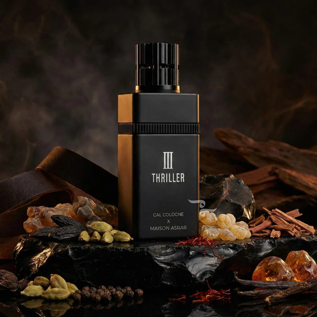 MAISON ASRAR THRILLER CAL CALOGNE EXTRAIT 100ML - Pieprz, Bergamotka, Kardamon, Cytryna, Szafran i Elemi; Skóra, Fava Tonka, Labdanum, Kadzidło i Szałwia Muszkatołowa; Drewno Sandałowe, Wanilia, Benzoes, Bursztyn, Cashmeran i Piżmo.