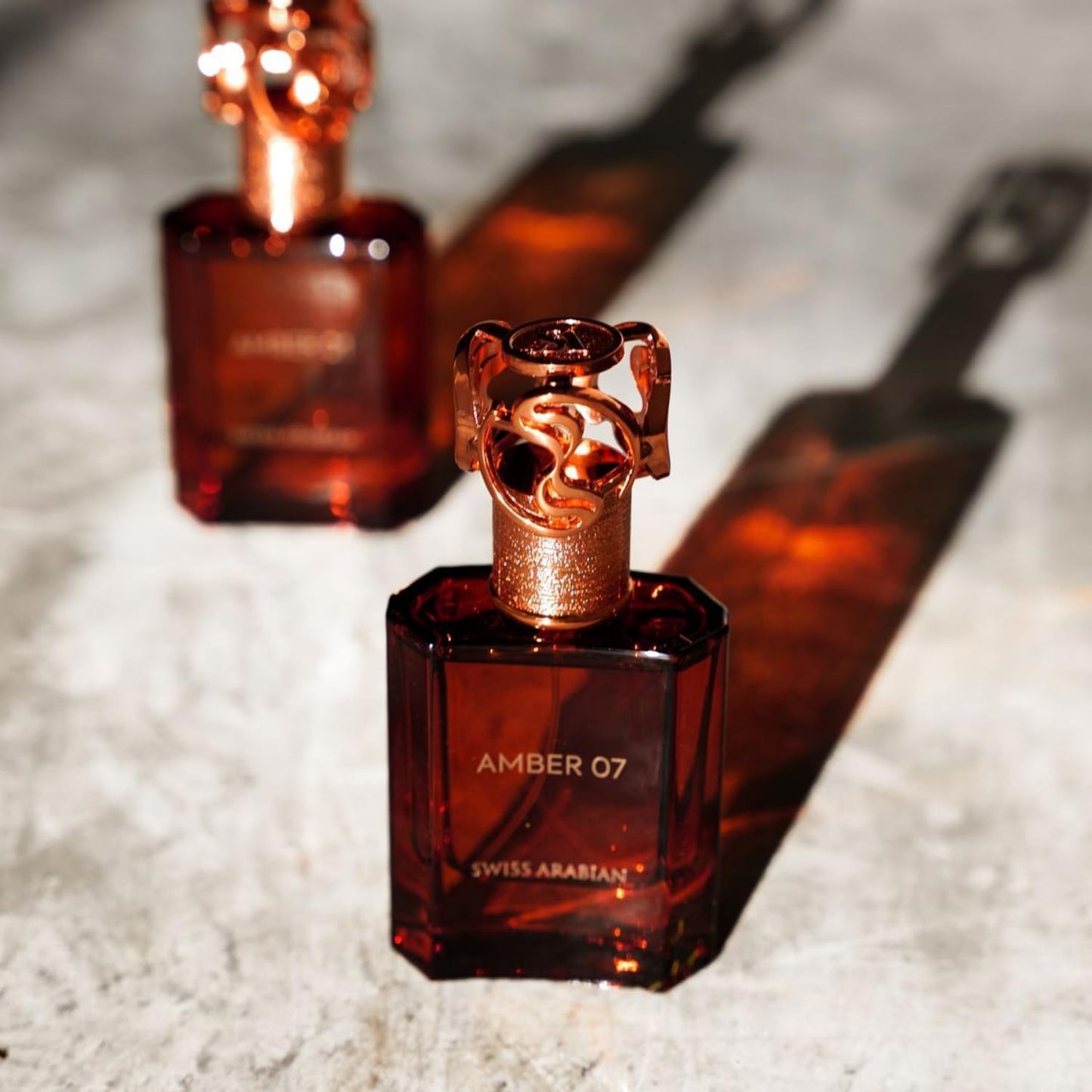 AMBER 07 SWISS ARABIAN- Ambra, Datteri e Cannella; Rosa, Iris e Ylang Ylang;Incenso, Sandalo, Patchouli e Vaniglia.