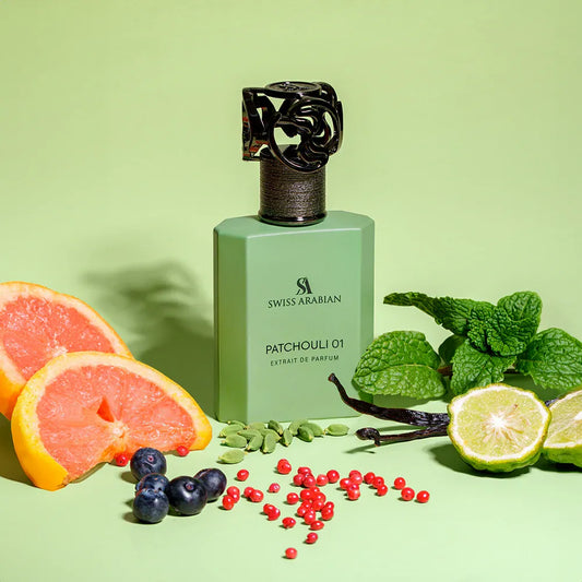 PATCHOULI 01 EXTRAIT SWISS ARABIAN-Pepe Rosa, Lavanda, Cardamomo, Bergamotto, Pompelmo, Ribes Nero e Note acquatiche;Ananas, Fiore d'Arancio, Geranio, Menta, Elemi e Mughetto;Patchouli, Legno di Cashmere, Fava Tonka, Olibano, Labdano, Quercia e Vaniglia.